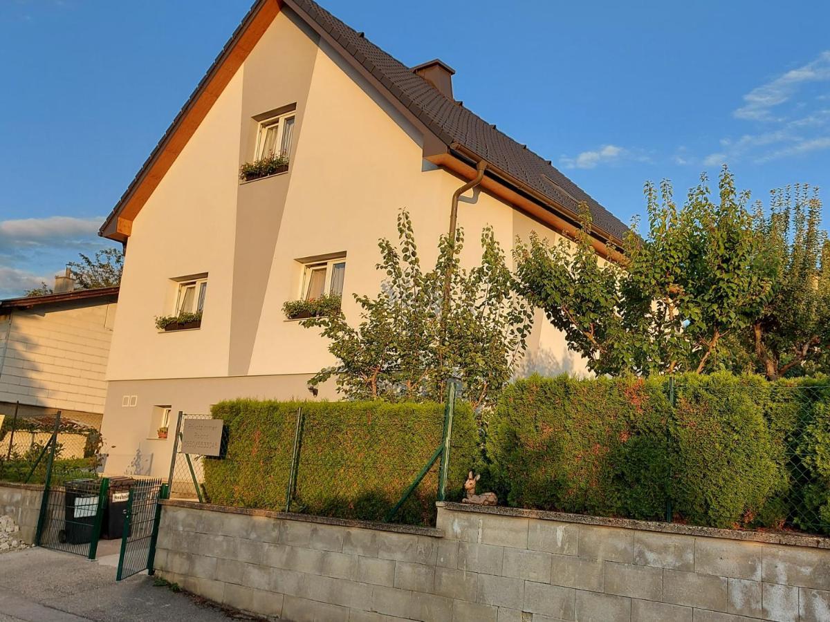 Privatzimmer Roland Hutten Екстер'єр фото