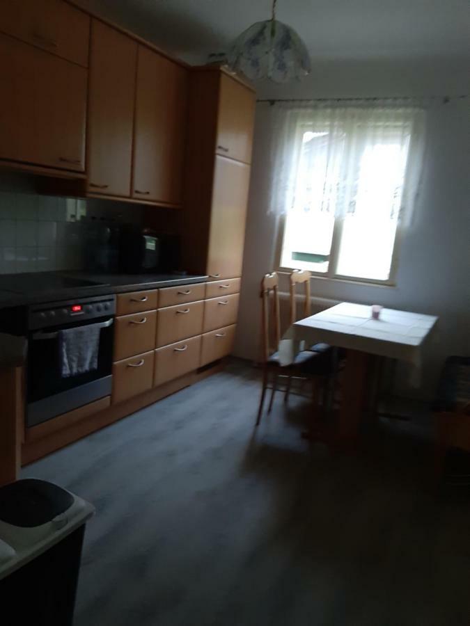 Privatzimmer Roland Hutten Екстер'єр фото