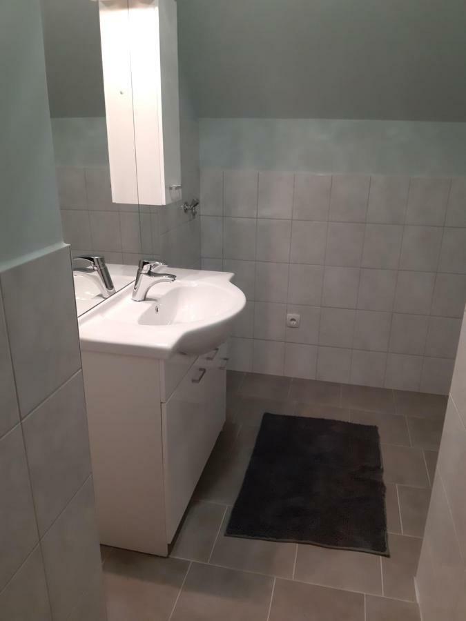 Privatzimmer Roland Hutten Екстер'єр фото